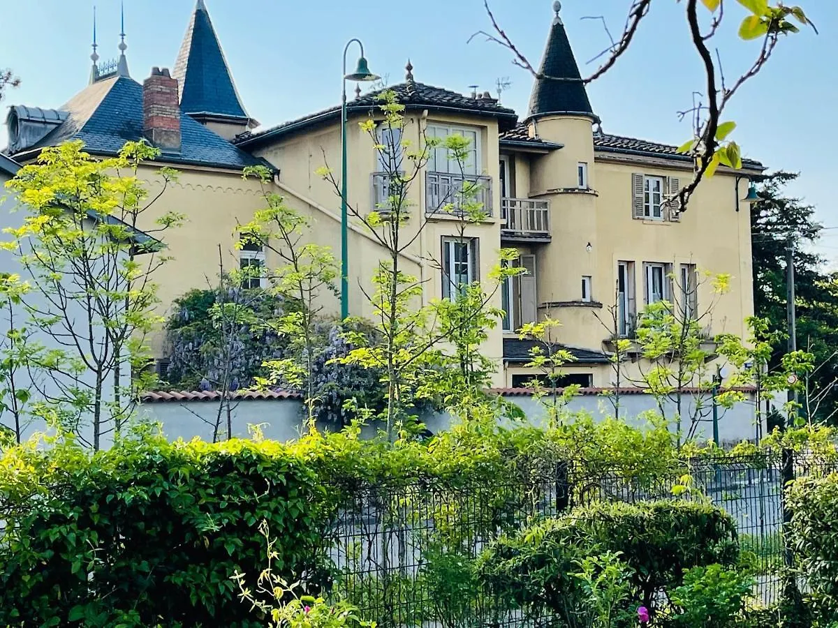 Aux Tourelles 1888 - Tres Proche Lyon Bed & Breakfast Tassin-la-Demi-Lune 2*,  France